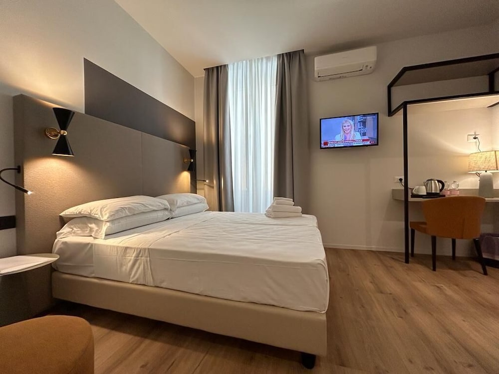 Hotel Porta Pia 24