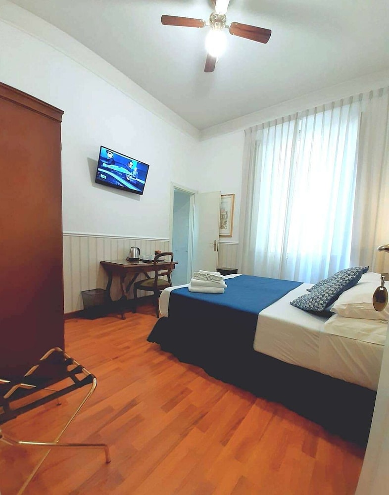 Hotel Porta Pia 19
