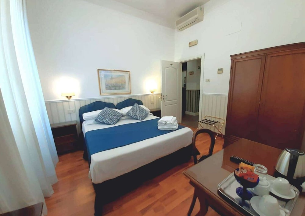 Hotel Porta Pia 17