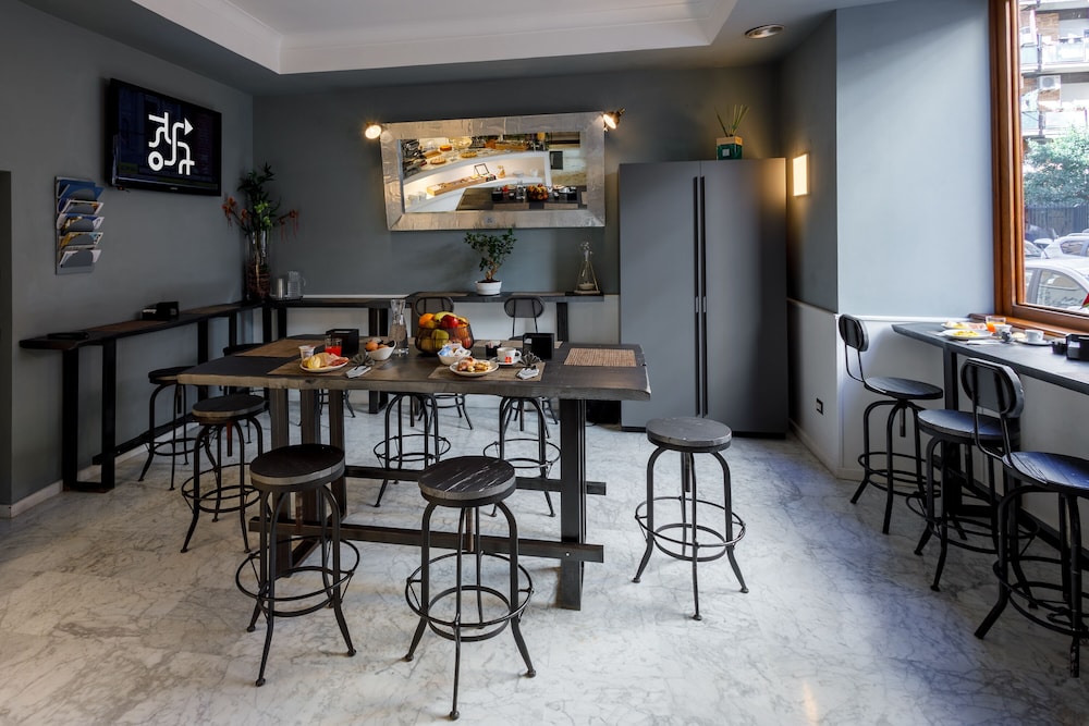 Crossroad Hotel 3