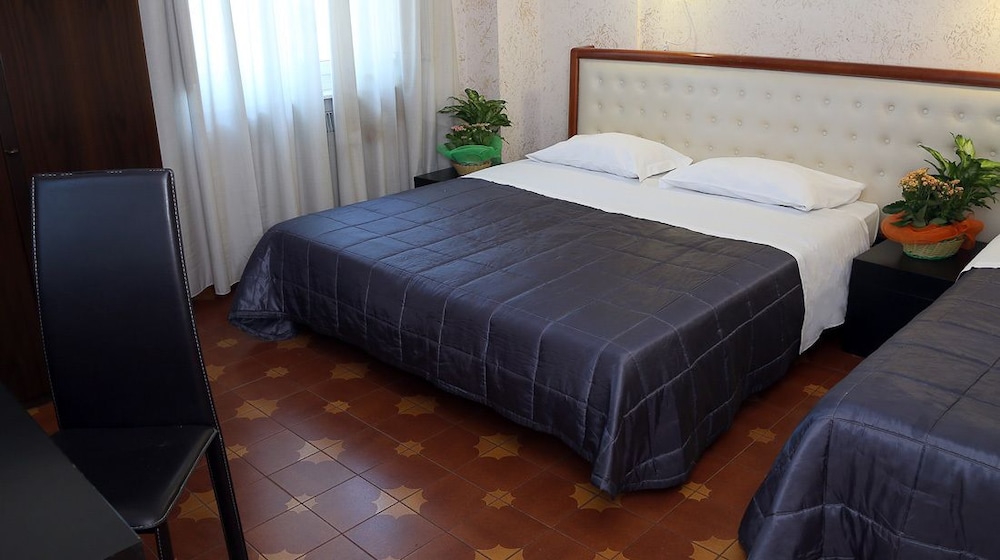 Hotel Roma Room 18
