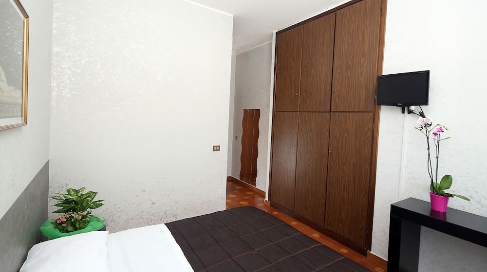 Hotel Roma Room 22