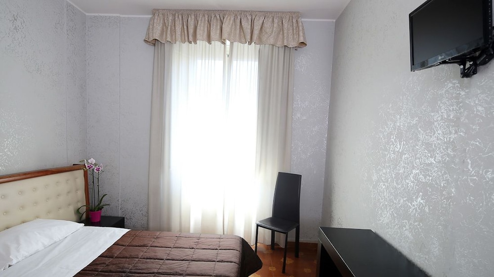 Hotel Roma Room 11