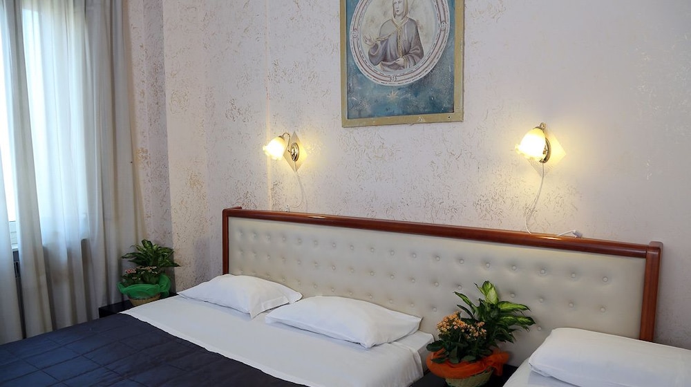 Hotel Roma Room 15