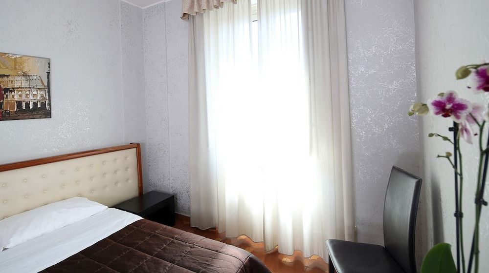 Hotel Roma Room 7