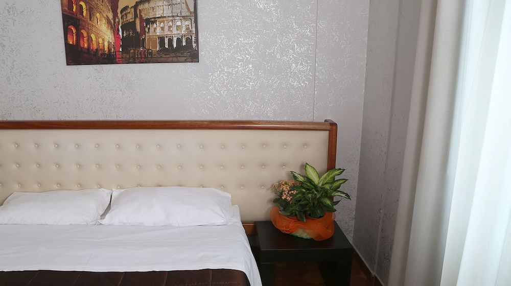 Hotel Roma Room 13