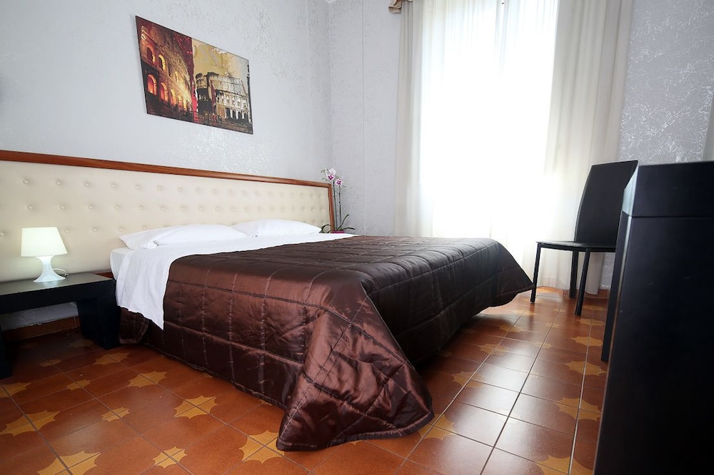 Hotel Roma Room 16