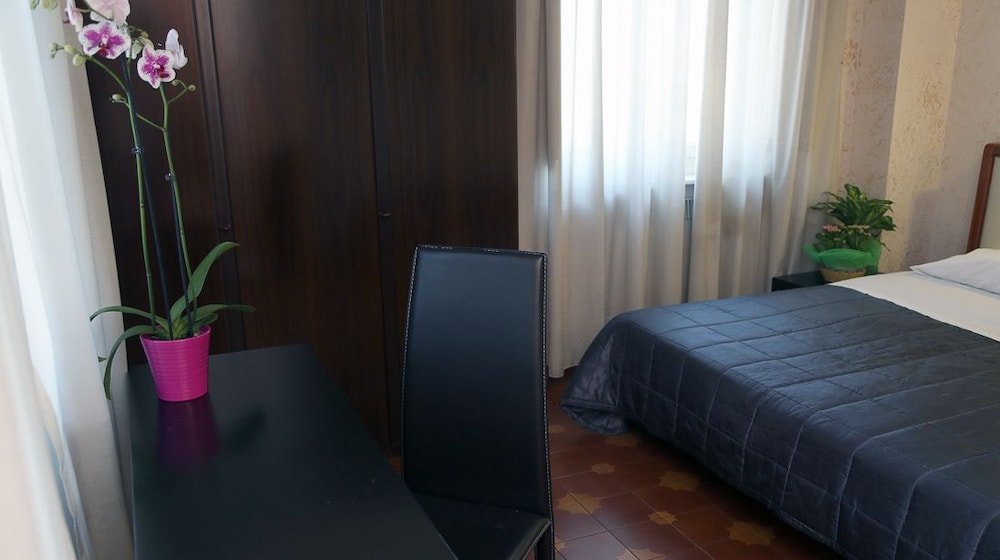 Hotel Roma Room 17