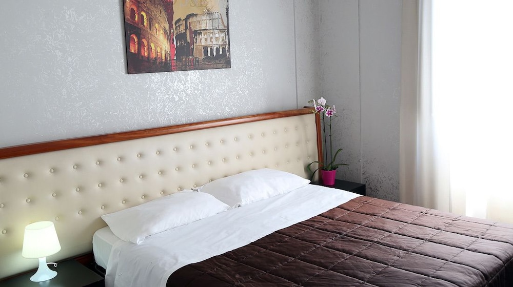 Hotel Roma Room 6