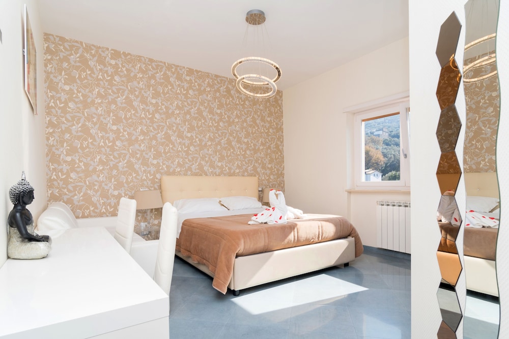 Emily Suites 10