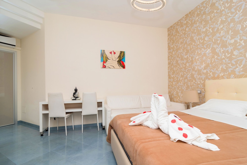 Emily Suites 11