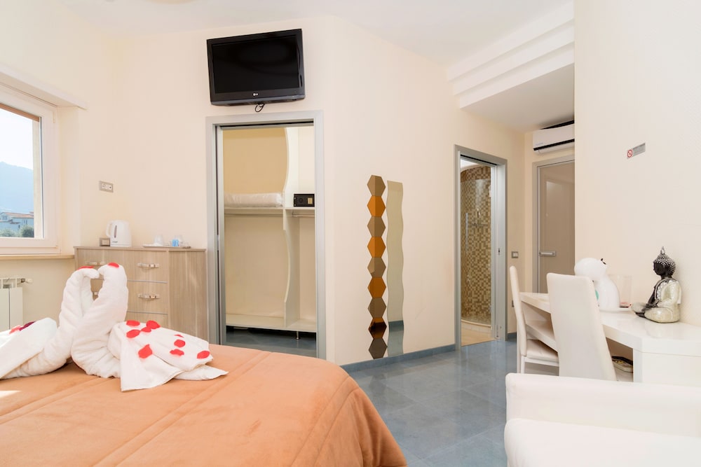 Emily Suites 12