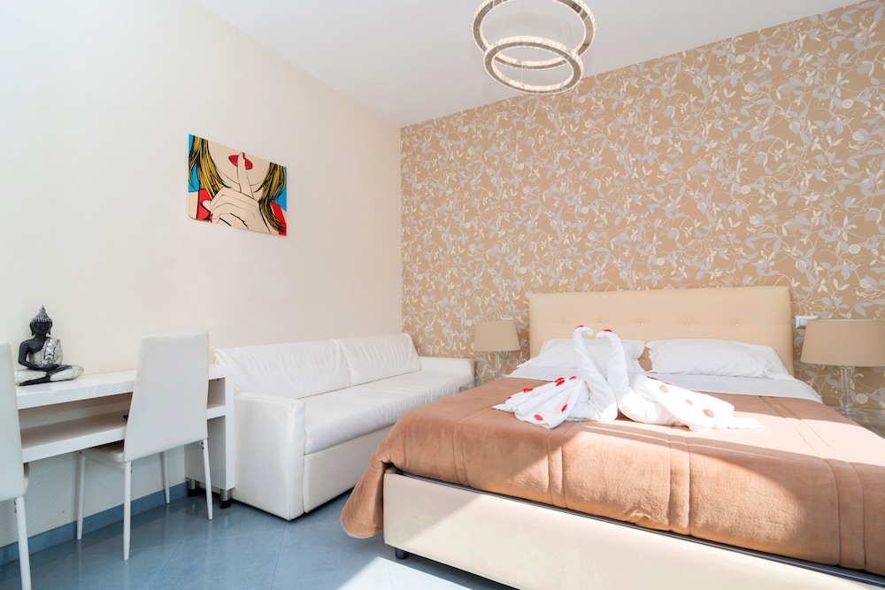 Emily Suites 13