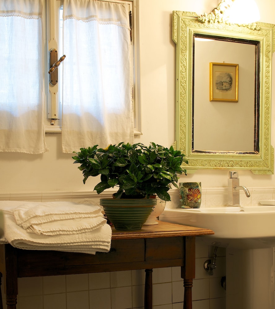 Guest House Arco Dei Tolomei 19