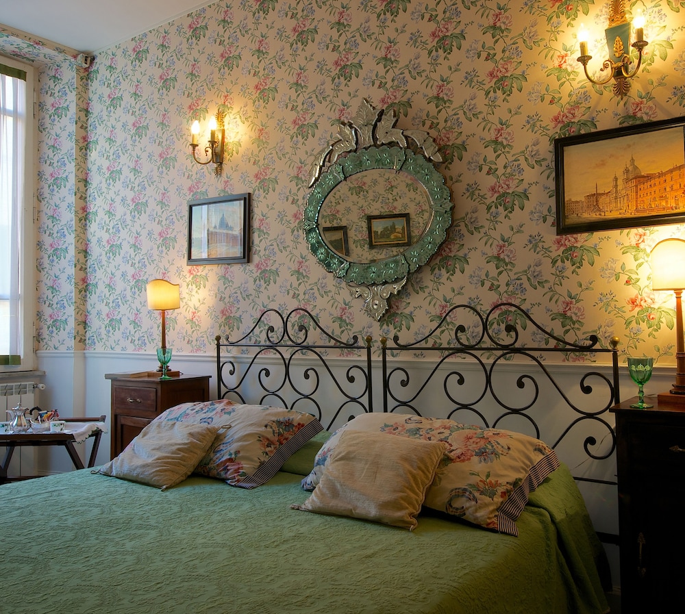 Guest House Arco Dei Tolomei 12