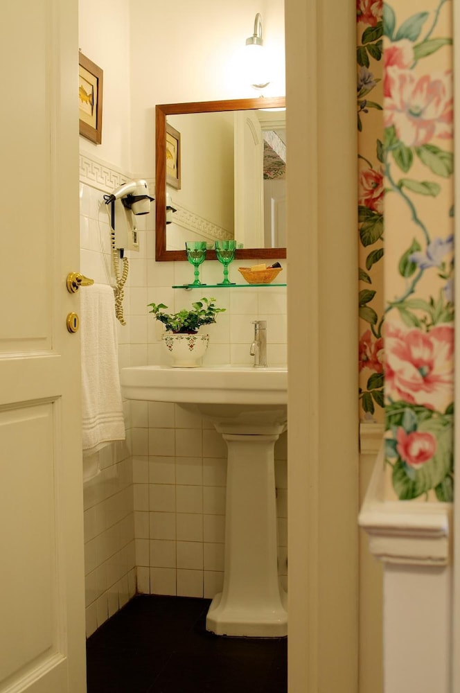 Guest House Arco Dei Tolomei 20