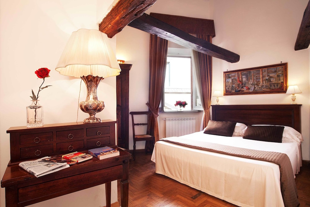 Pantheon Inn 21