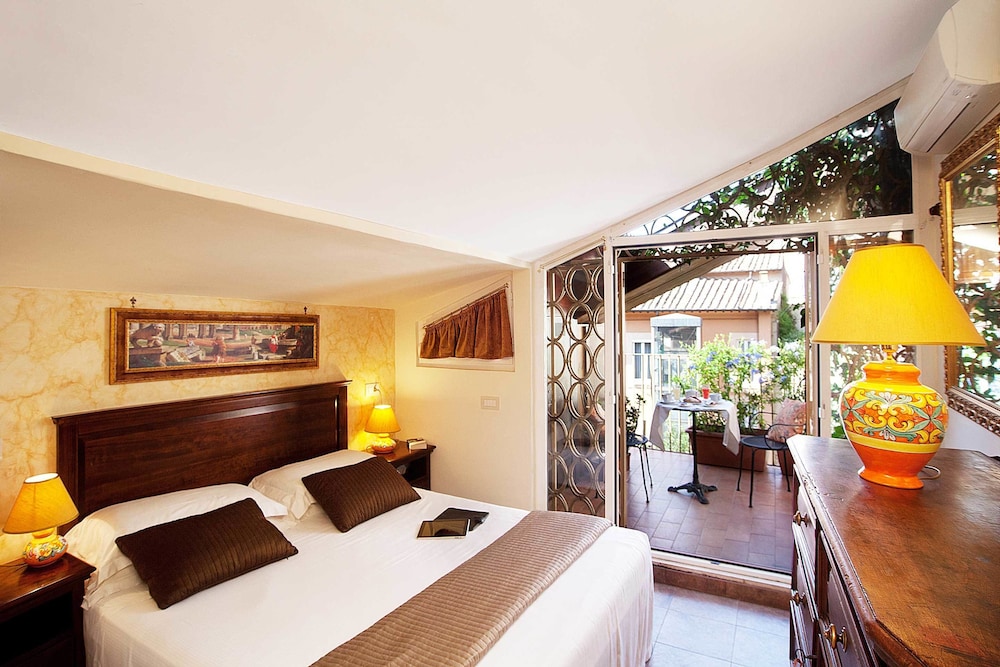 Pantheon Inn 5