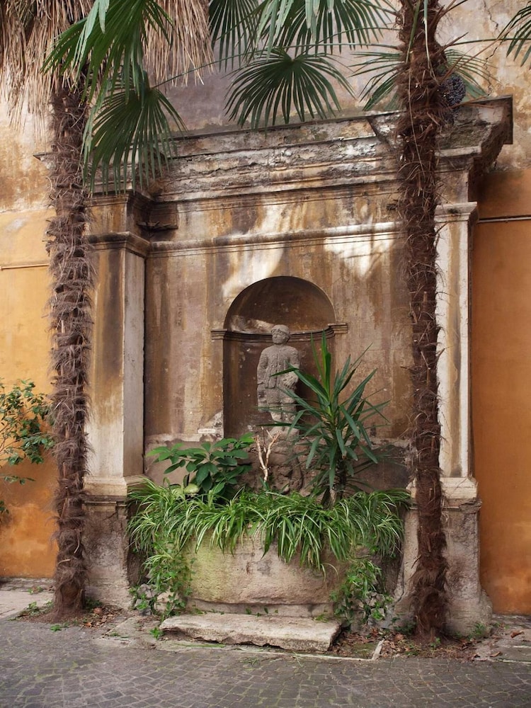 Pantheon Inn 15