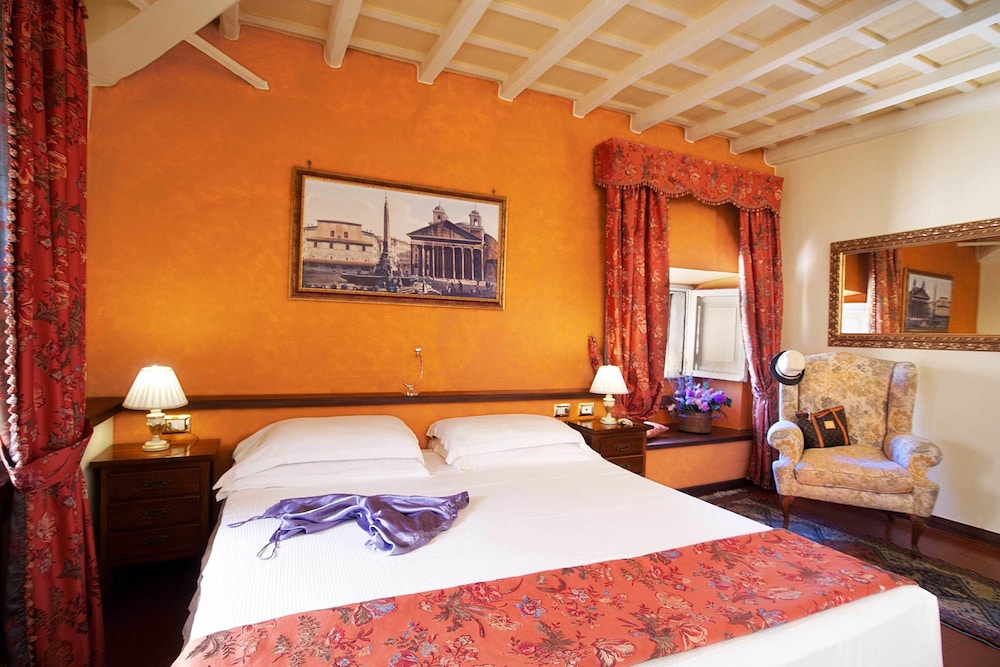Pantheon Inn 20