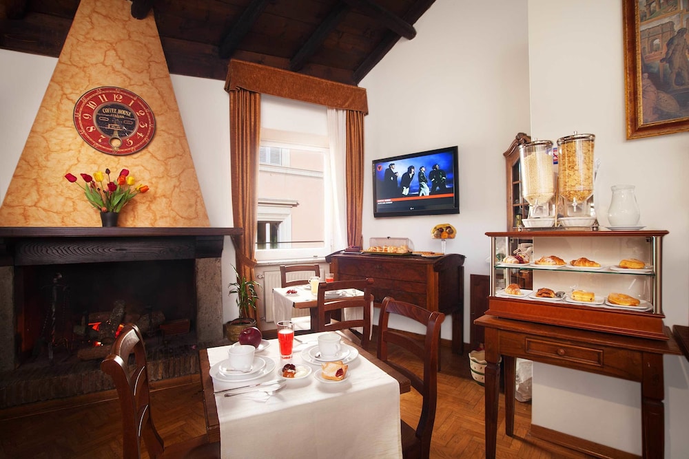 Pantheon Inn 24