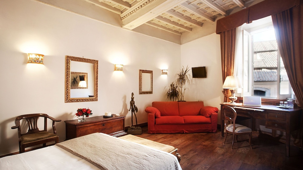 Pantheon Inn 8