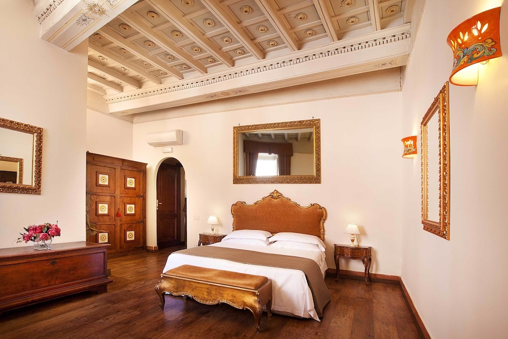 Pantheon Inn 3