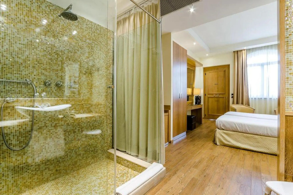 Motel Silver 19
