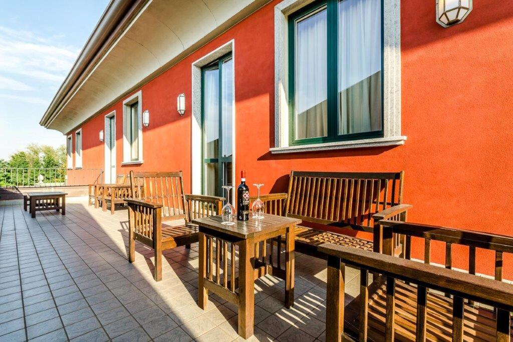 Motel Silver 22