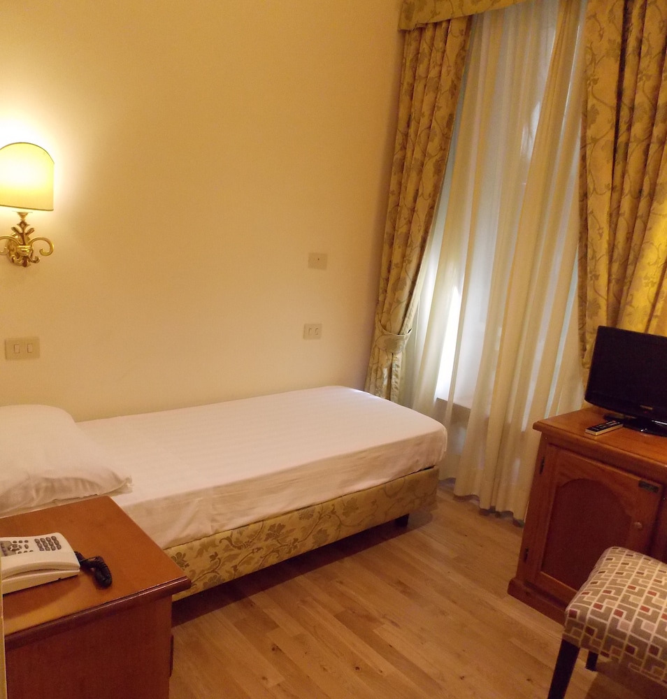 Hotel Cortina Rome 14
