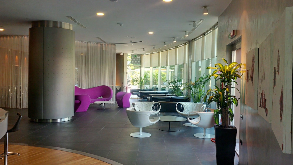 The Hub 9