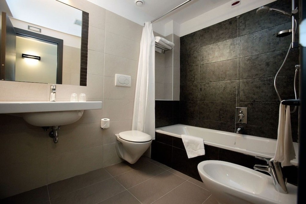Hotel Artis 13