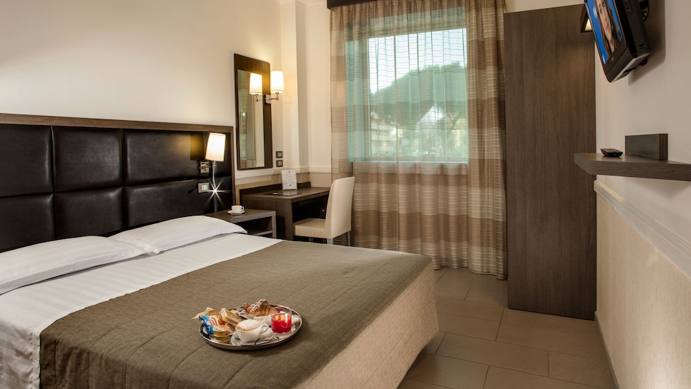 Hotel Artis 12