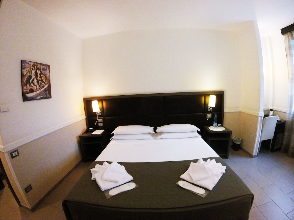 Hotel Artis 8