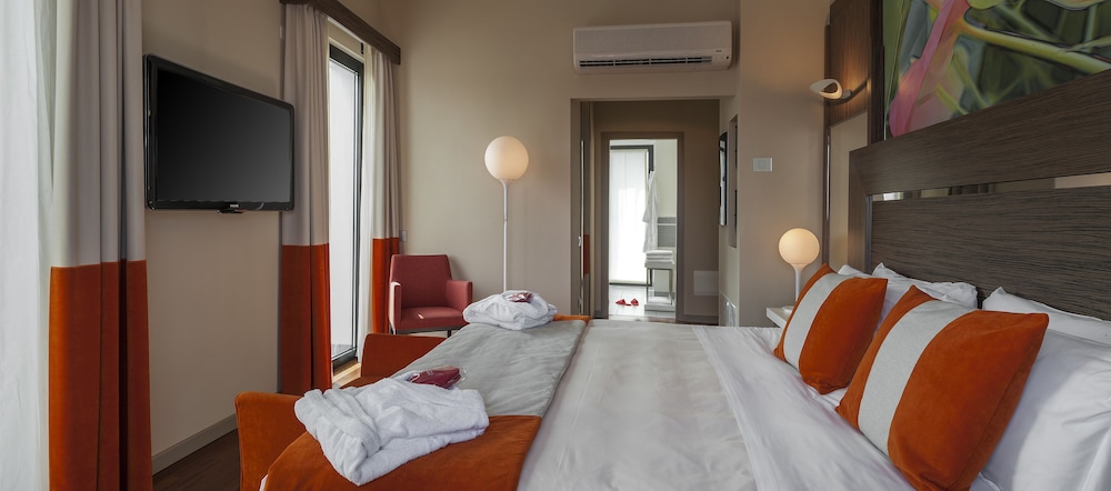 Ramada Plaza by Wyndham Milano 12