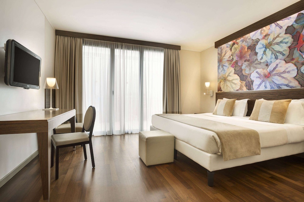 Ramada Plaza by Wyndham Milano 18