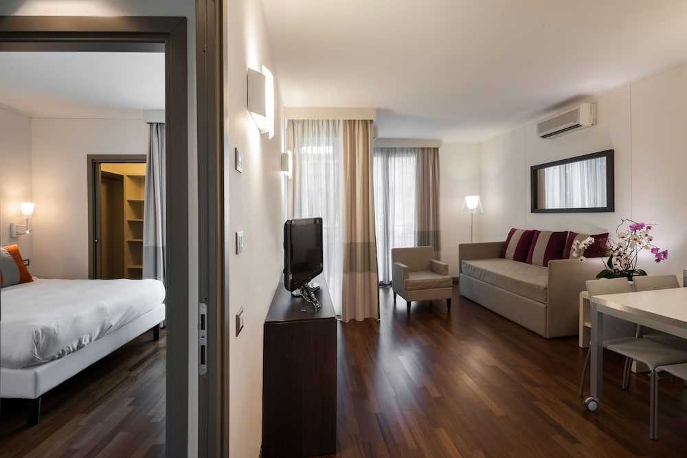 Ramada Plaza by Wyndham Milano 16