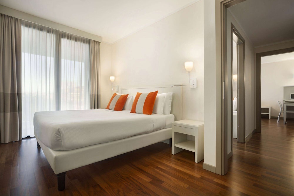Ramada Plaza by Wyndham Milano 20