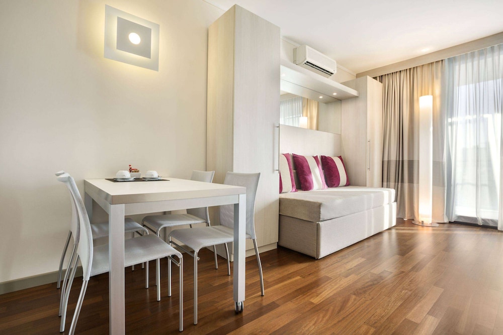 Ramada Plaza by Wyndham Milano 21