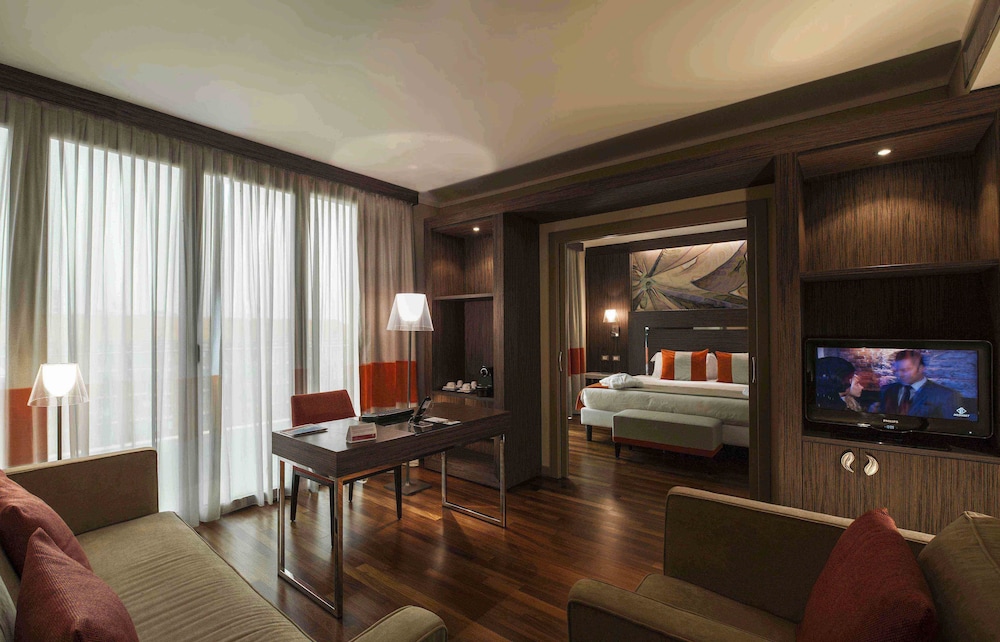 Ramada Plaza by Wyndham Milano 11