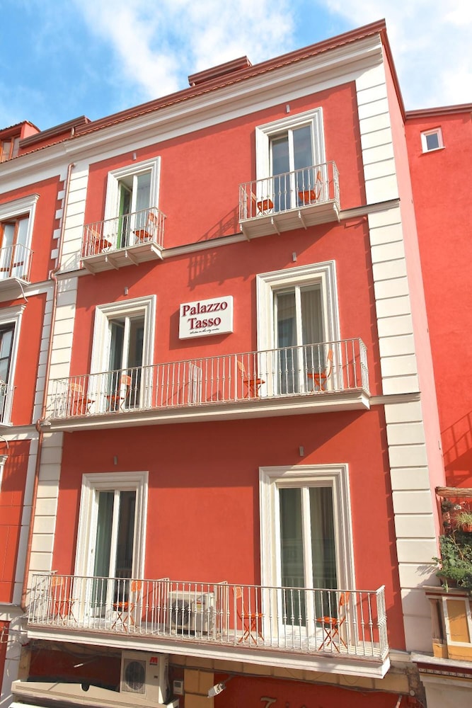 Palazzo Tasso 1