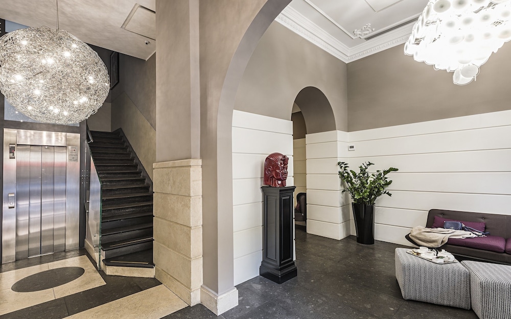 The Independent Hotel 2