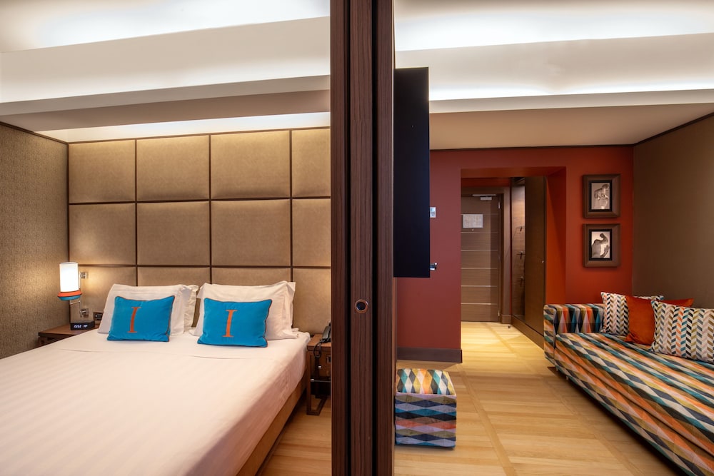 The Independent Hotel 1