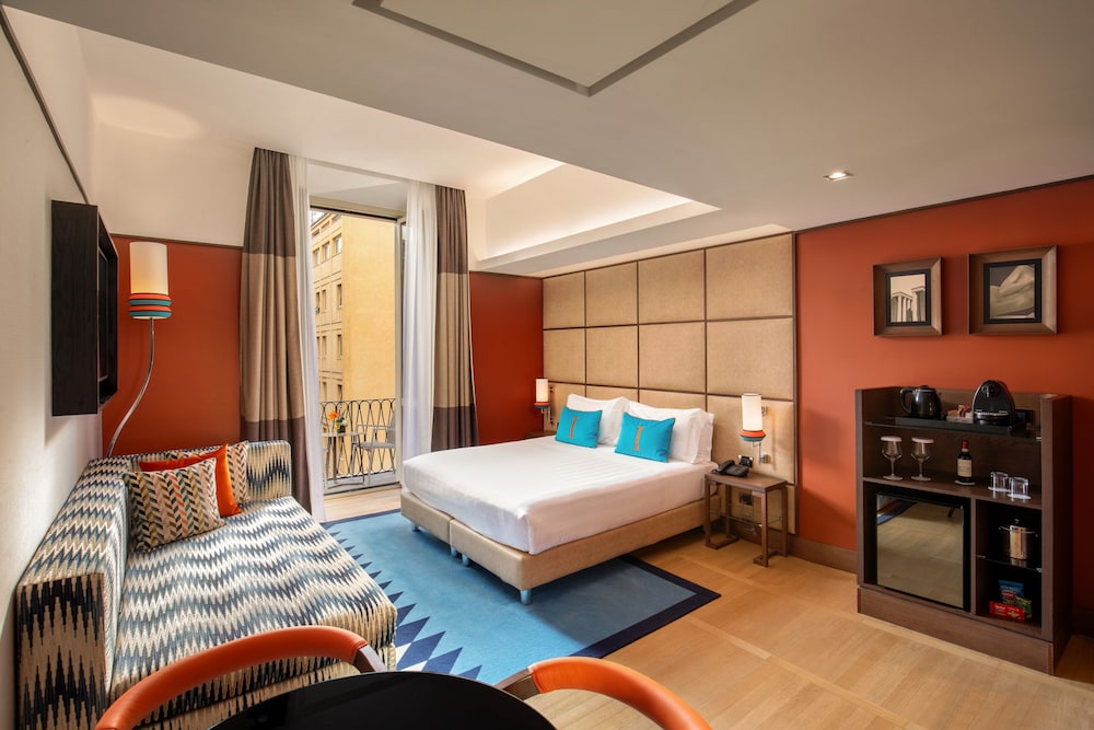 The Independent Hotel 11
