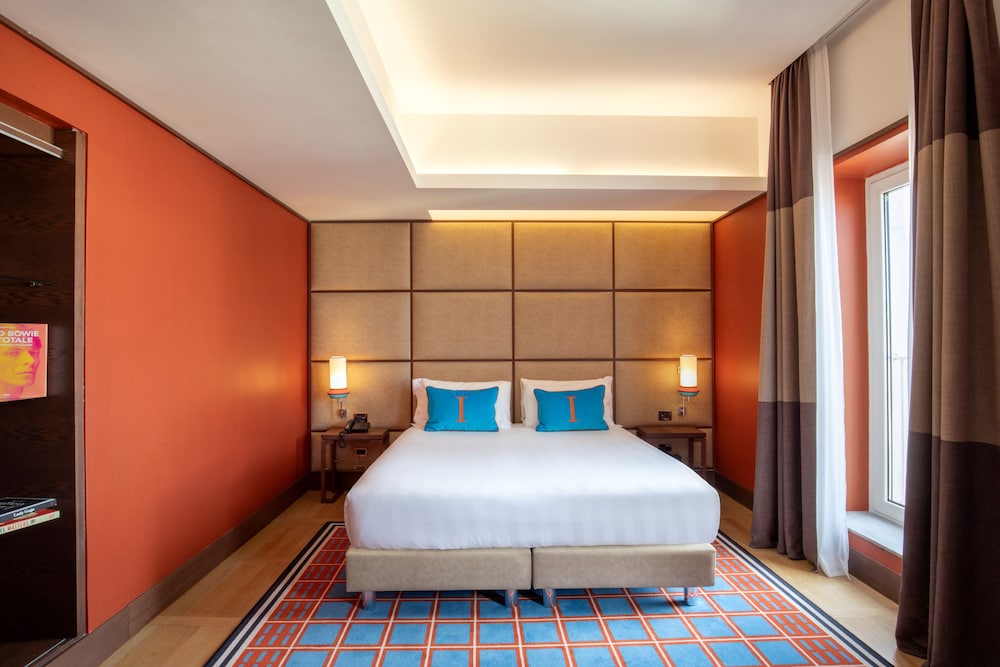 The Independent Hotel 13