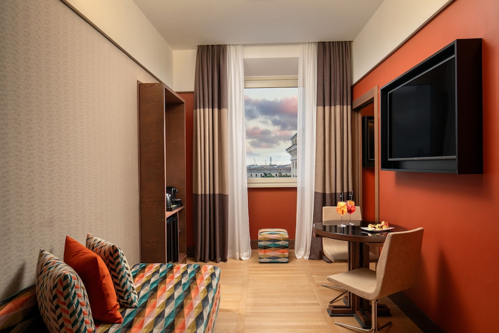 The Independent Hotel 16