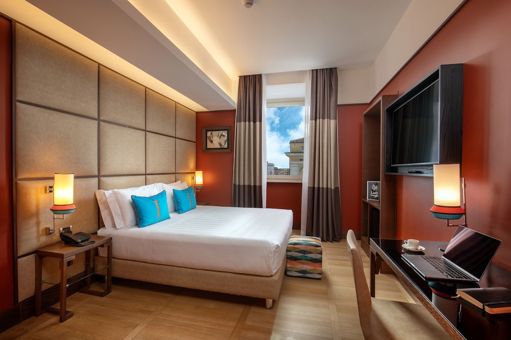 The Independent Hotel 7
