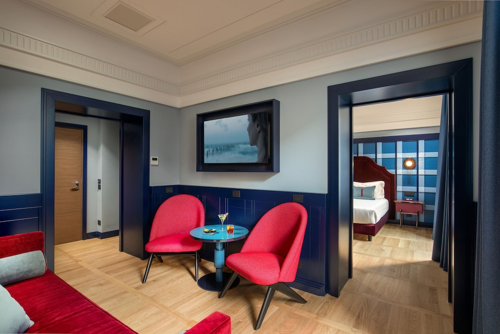 The Independent Hotel 20