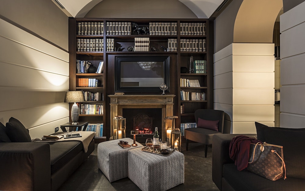 The Independent Hotel 4