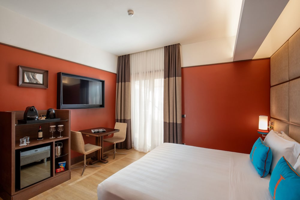 The Independent Hotel 15